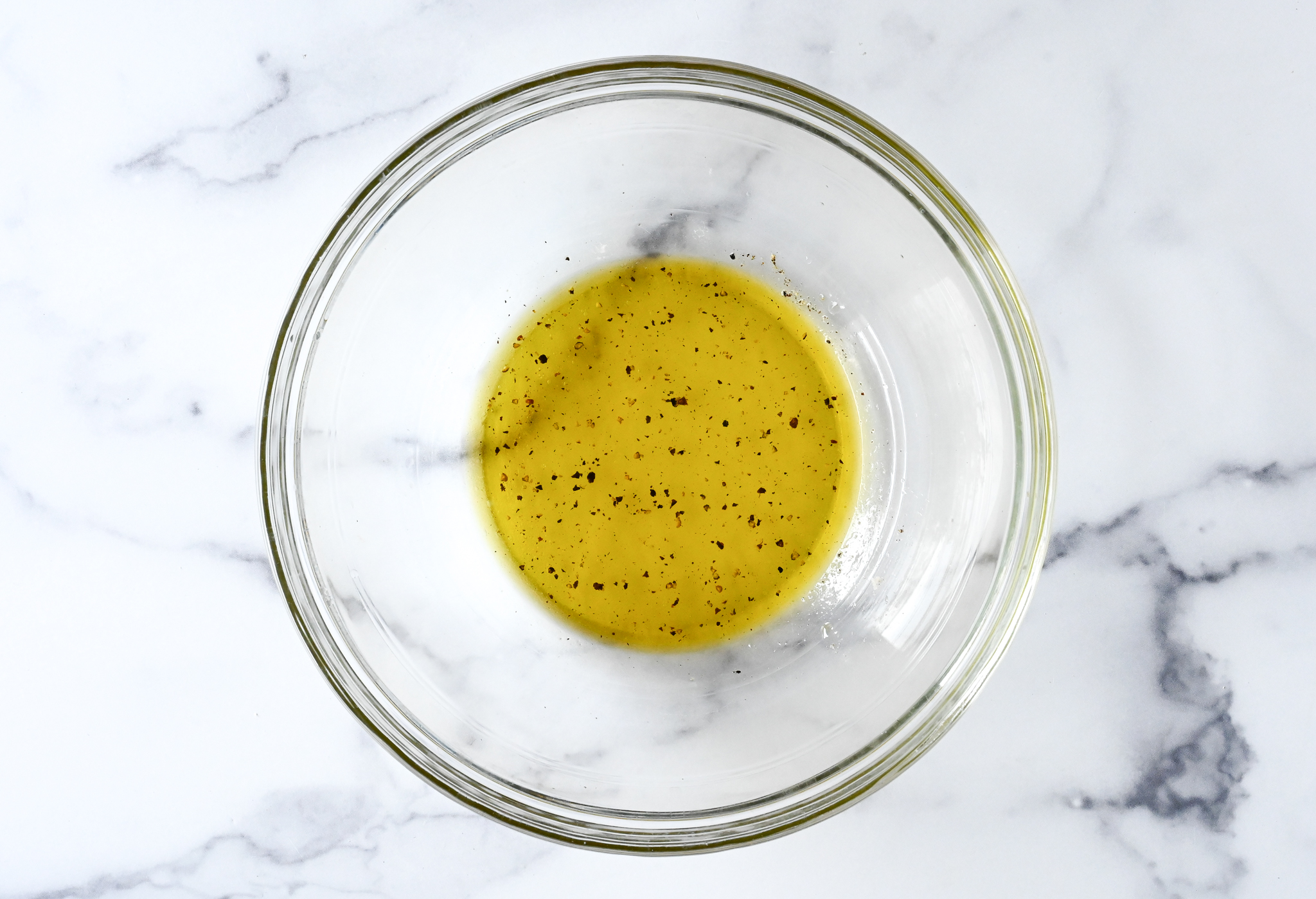 citron et huile d'olive dans un bol